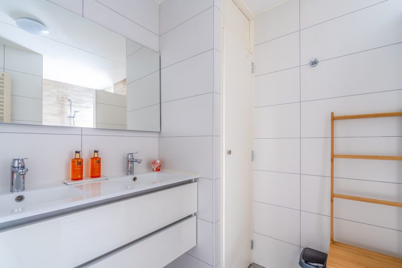8 Juliana 36 Texel - Badkamer (2)