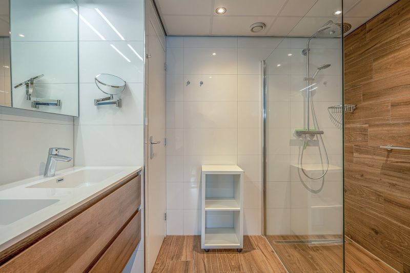 9 Juliana 72 Texel - Badkamer (2)
