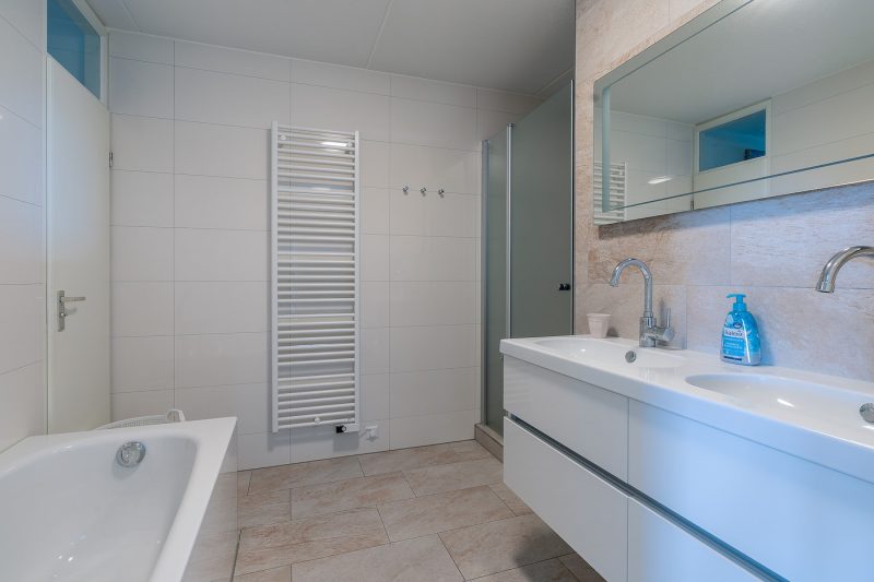 9 Juliana 100 Texel - Badkamer