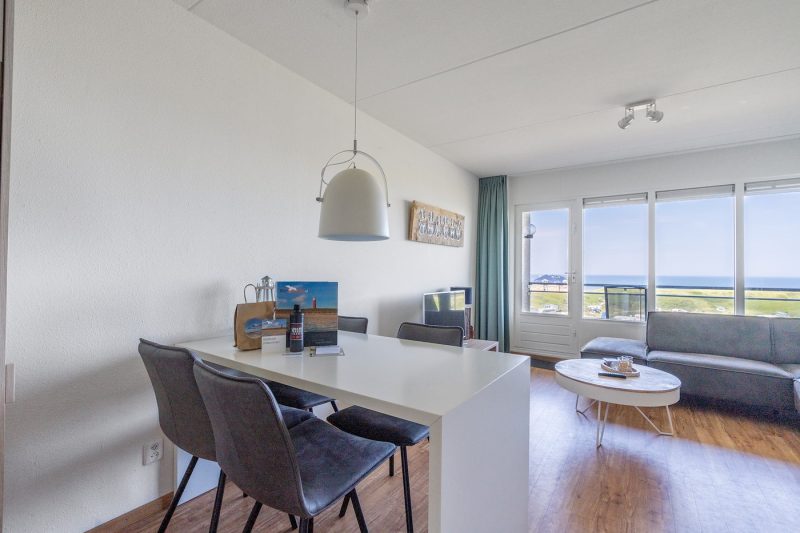 5 Juliana 102 Texel - Woonkamer Eettafel