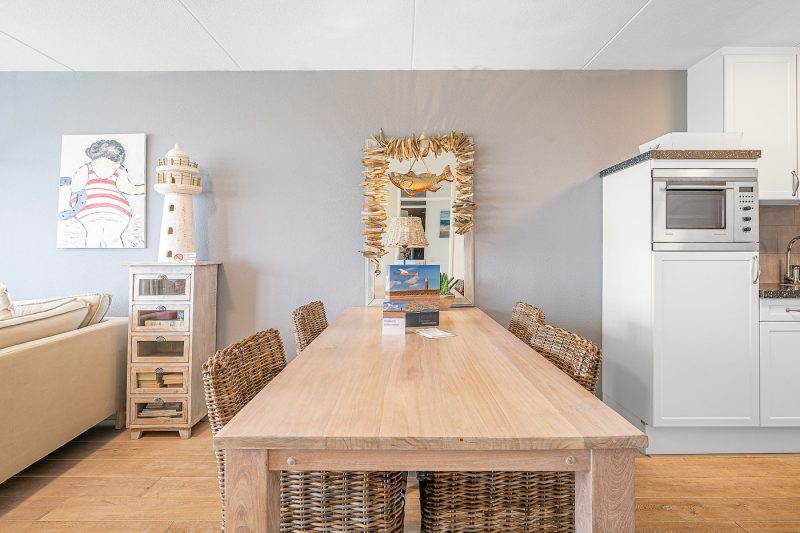 5 Juliana 104 Texel - Eettafel