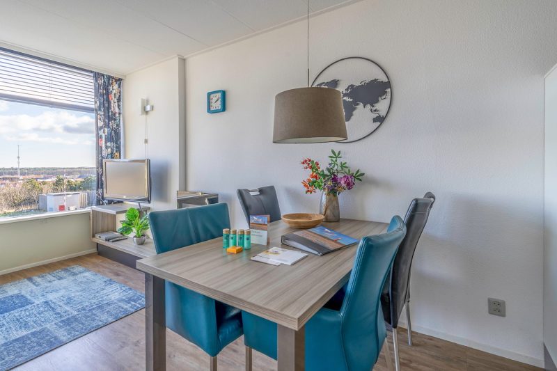 5 Juliana 126 Texel - Eettafel