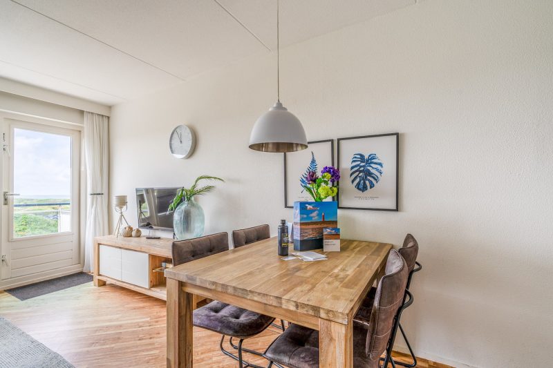5 Juliana 146 Texel - Eettafel