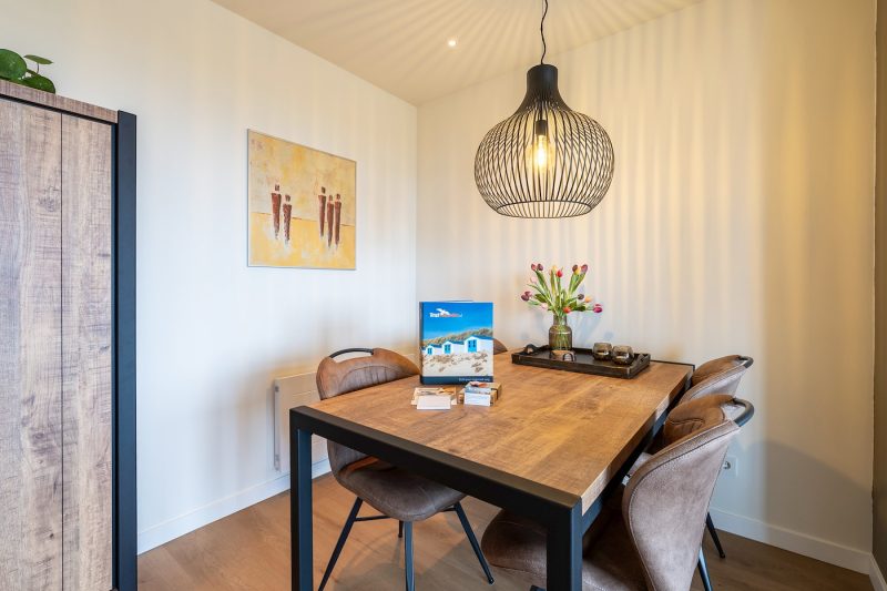 5. Juliana 162 - Eettafel