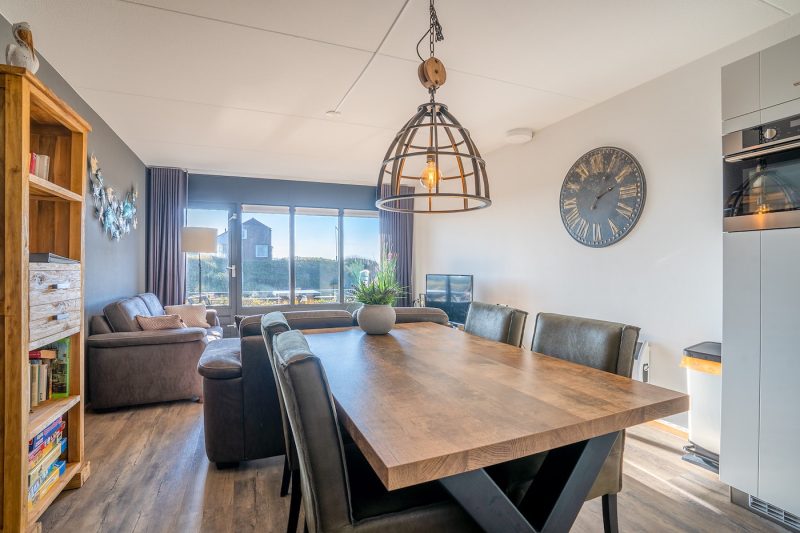 5 juliana 48 Texel - Eettafel