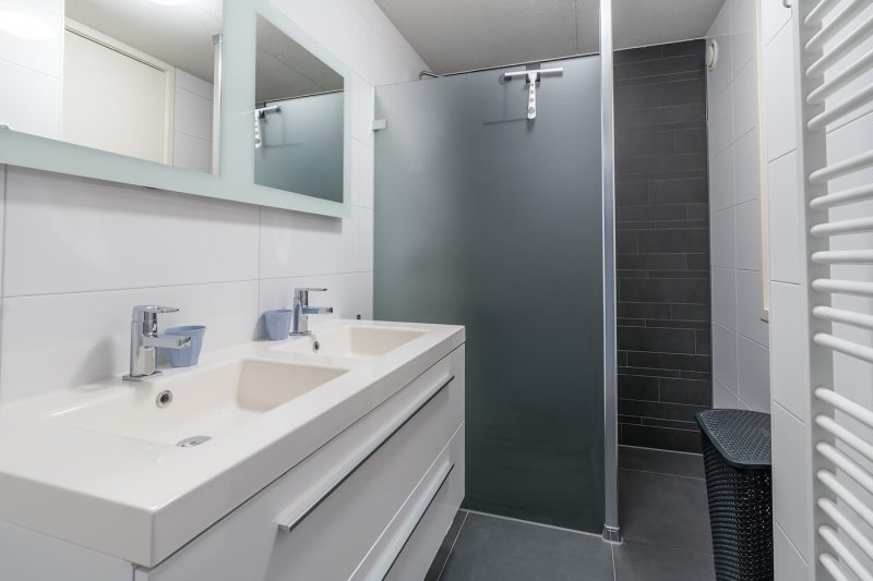 9 juliana 50 Texel - badkamer