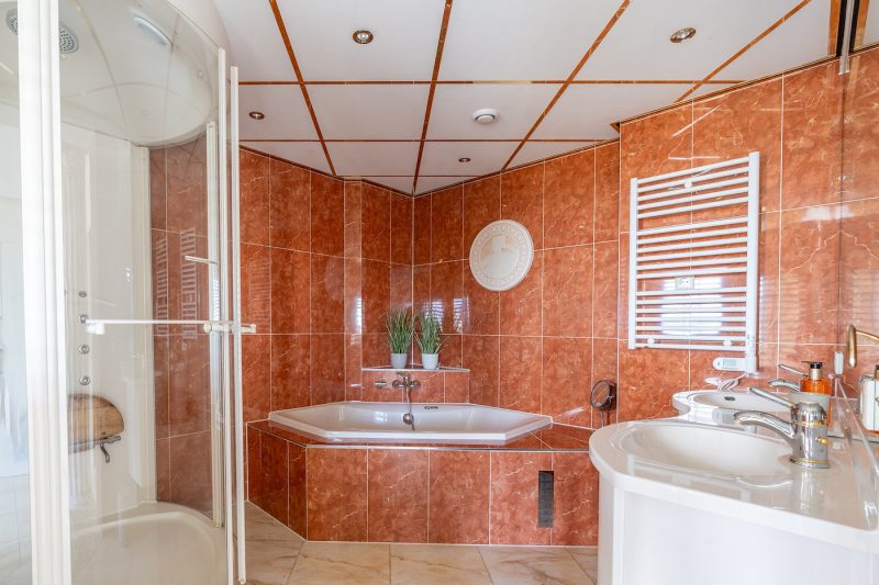9 Juliana 64 Texel - Badkamer (1)