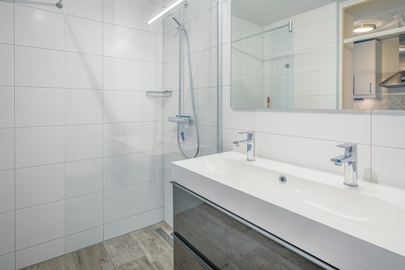 8 Juliana 68 Texel - Badkamer-2