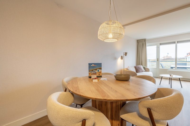 5 Juliana 90 Texel - Eettafel