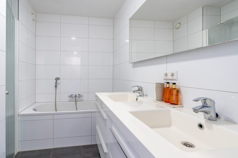 9 Juliana 90 Texel - Badkamer (1)
