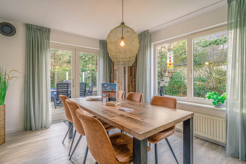 6 Kamperfoelie 27 Texel - Eettafel