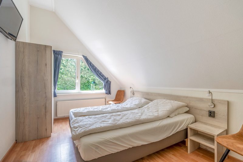 11 Kamperfoelie 27 Texel - Slaapkamer (3)