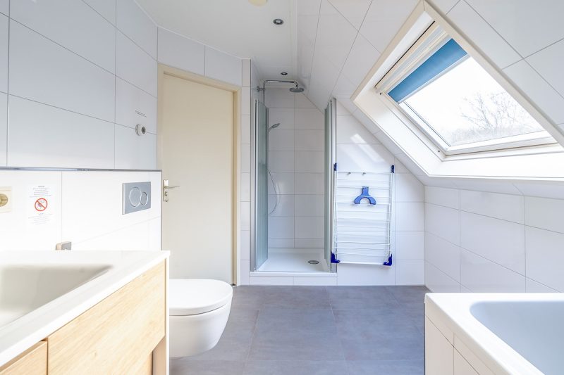 11 Kamperfoelie 31 Texel - badkamer (2)