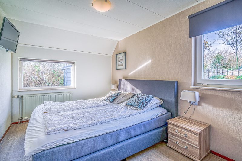 7 Kamperfoelie 31 Texel - Slaapkamer (2)