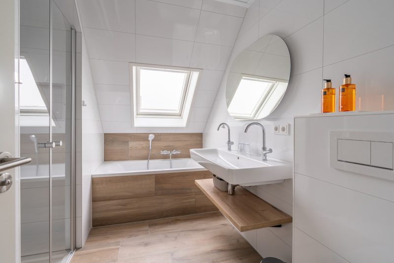 13 Kamperfoelie 33 Texel - Badkamer (1)