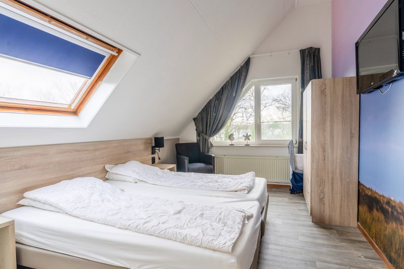 9 Kamperfoelie 45 Texel - slaapkamer  (2)