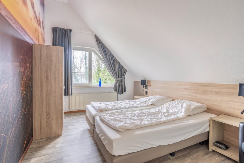 10 Kamperfoelie 45 Texel - slaapkamer  (1)