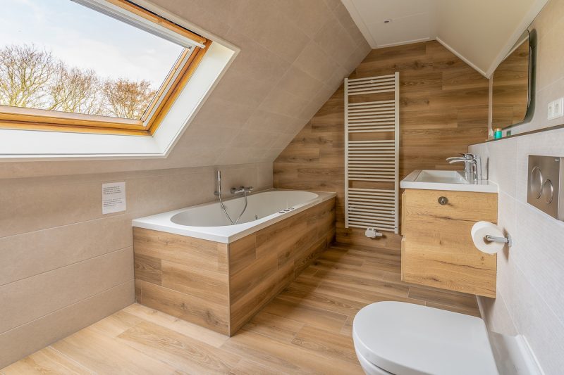11 Kamperfoelie 45 Texel - badkamer (1)