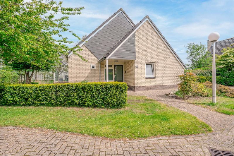 16 Kamperfoelie 47 Texel - tuin (2)