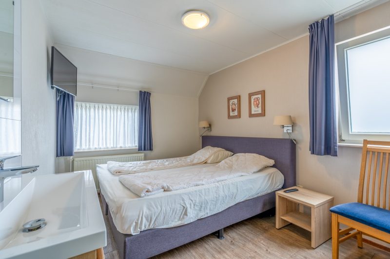 8 Kamperfoelie 47 Texel - Slaapkamer (3)