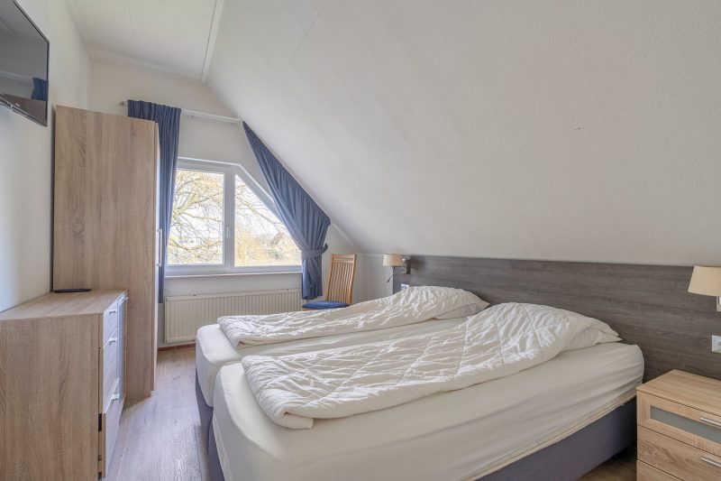 11 Kamperfoelie 47 Texel - slaapkamer