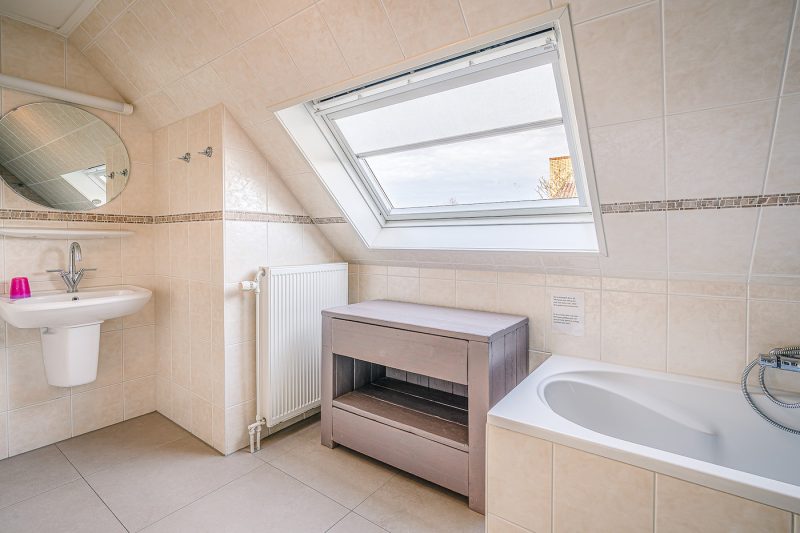 12 Kamperfoelie 47 Texel -badkamer (1)
