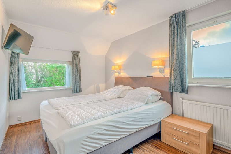 8 Kamperfoelie 51 Texel - slaapkamer (3)-2