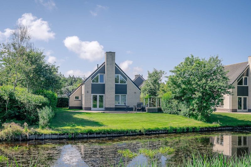16 Kamperfoelie 51 Texel - Tuin (3)-2