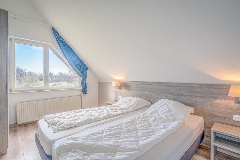 9 Kamperfoelie 55 Texel - Slaapkamer (2)