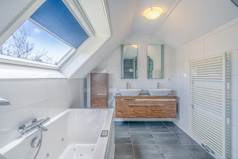10 Kamperfoelie 55 Texel - Badkamer (2)