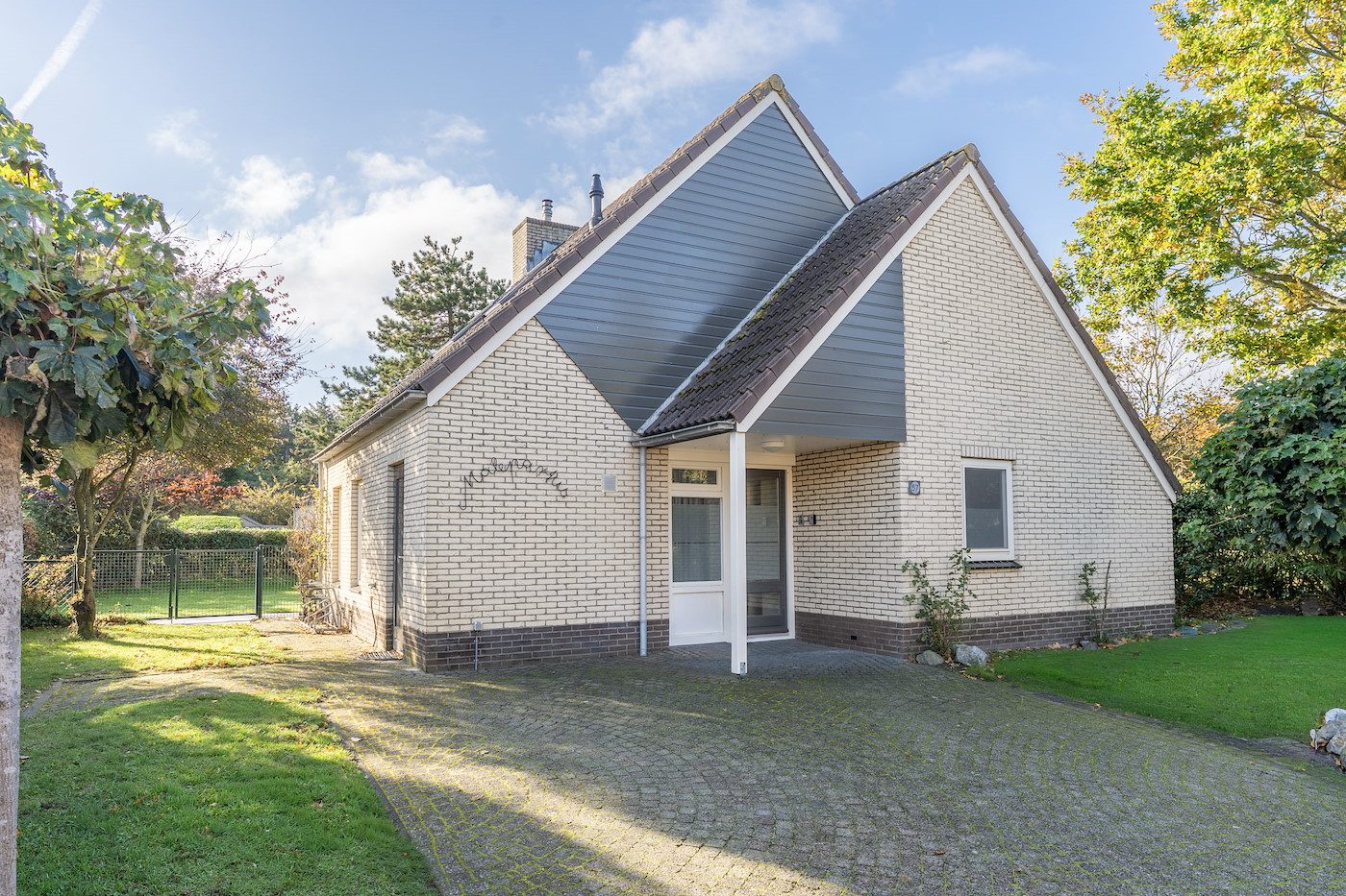 Kamperfoelie 57