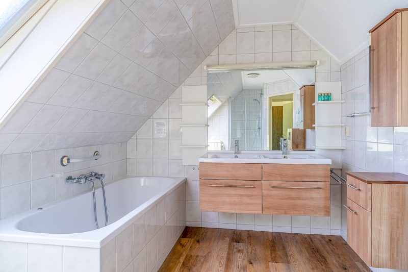 10 Kamperfoelie 59 Texel - Badkamer (1)-2