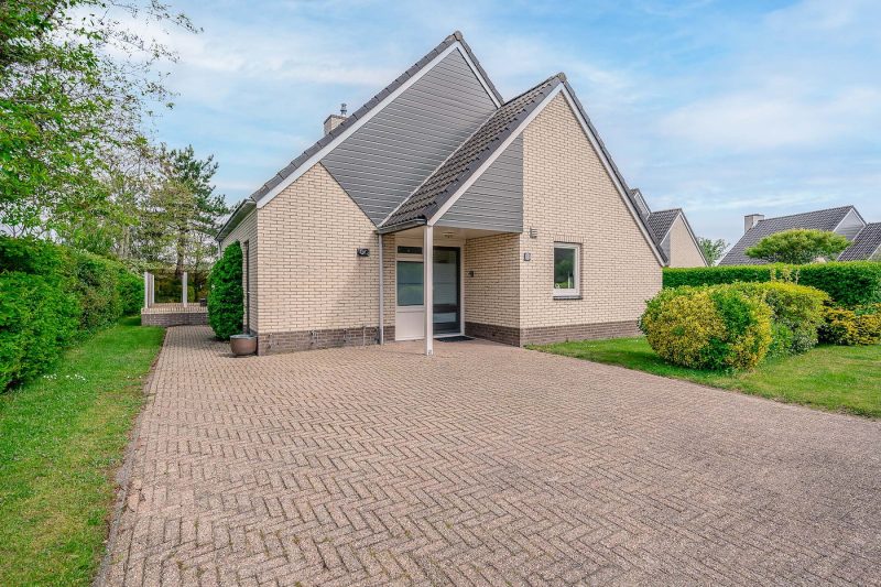 15 Kamperfoelie 63 Texel - Tuin (2)