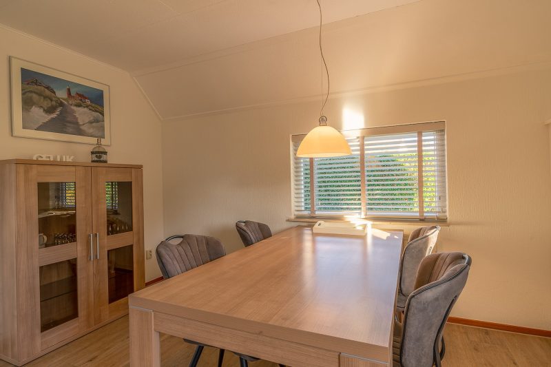 7 Kamperfoelie 63 Texel - Eettafel