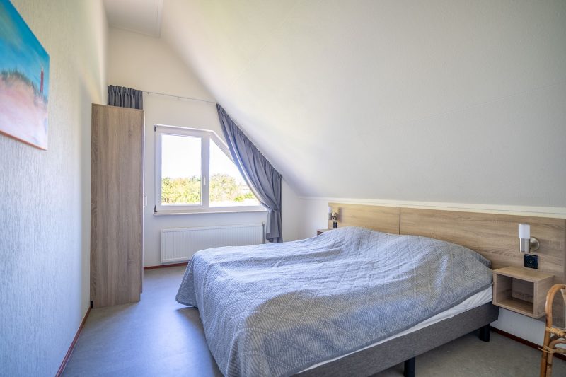 10 Kamperfoelie 67 Texel - slaapkamer (3)