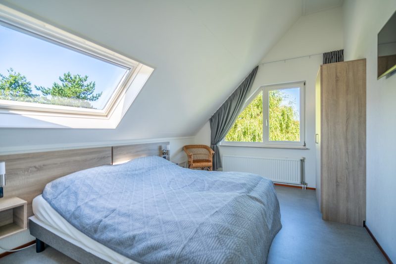 9 Kamperfoelie 67 Texel - slaapkamer (2)
