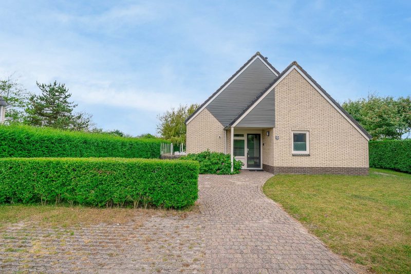 18 Kamperfoelie 67 Texel - tuin (2)