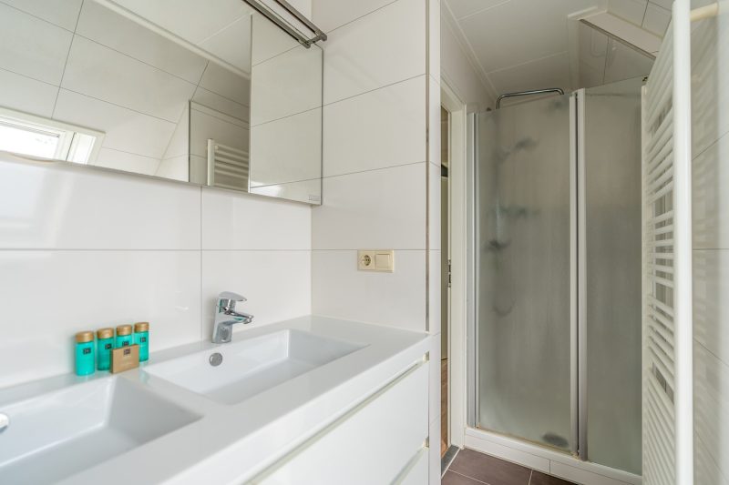 11 Kamperfoelie 69 Texel - Badkamer (2)