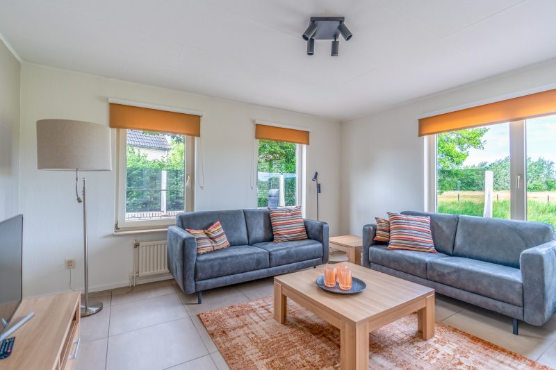 2 Kamperfoelie 69 Texel - Woonkamer (1)