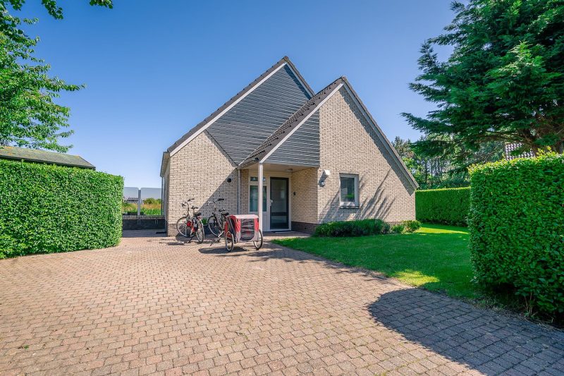 14 Kamperfoelie 71 Texel - Tuin (2)