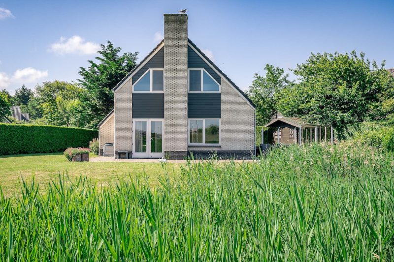 15 Kamperfoelie 71 Texel - Tuin (1)