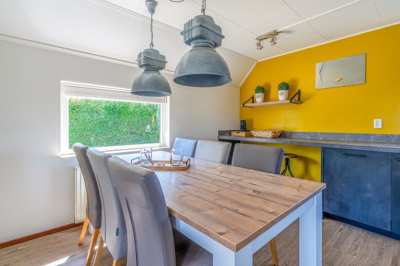6 Kamperfoelie 71 Texel - Eettafel