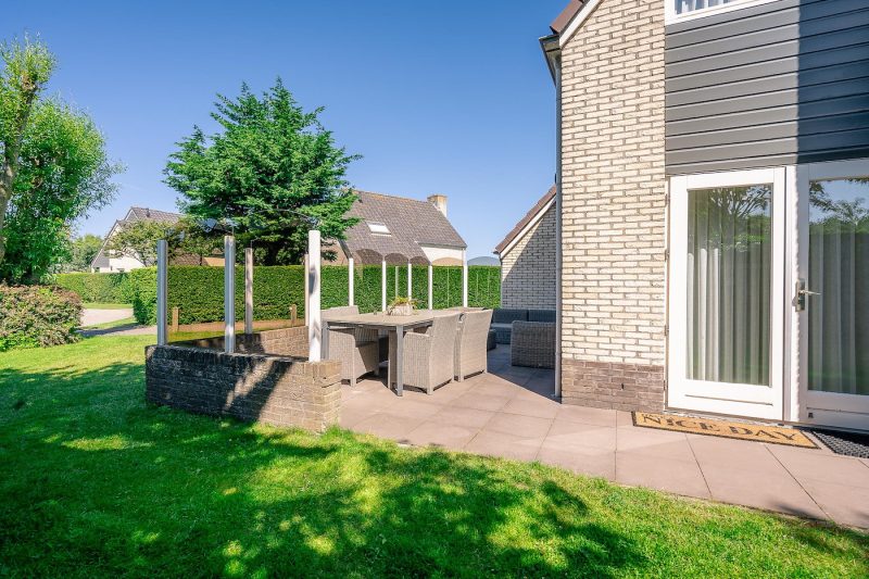 13 Kamperfoelie 73 Texel - Tuin (2)