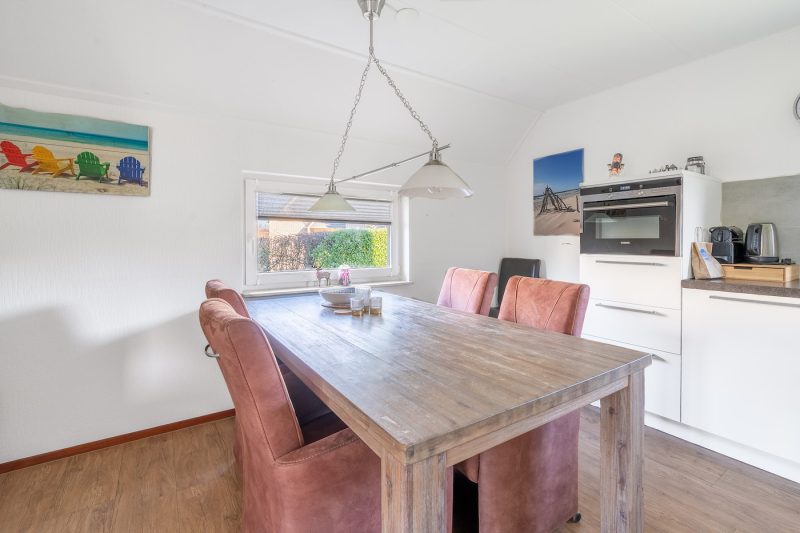 7 Kamperfoelie 75 Texel - Eettafel