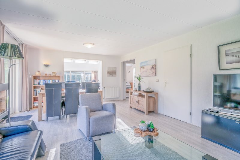 4 Kamperfoelie 83 Texel - woonkamer (4)