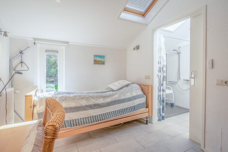 9 Kamperfoelie 83 Texel - slaapkamer (2)