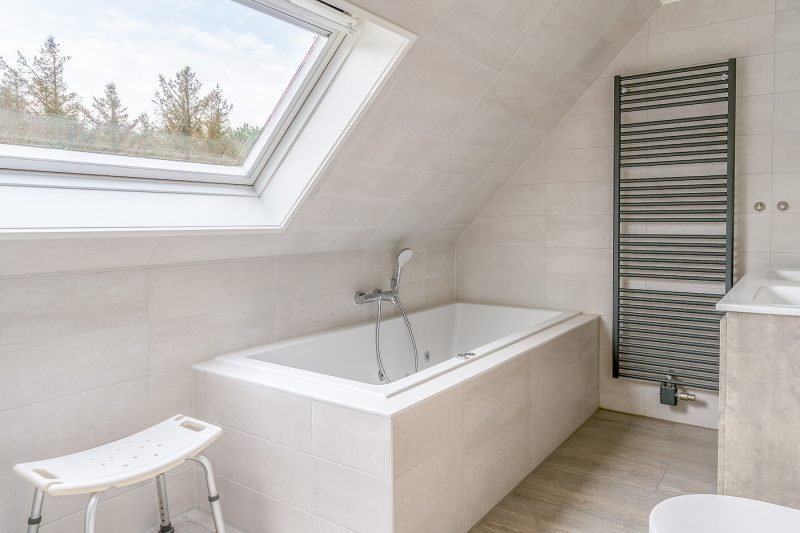 12 Kamperfoelie 83 Texel - badkamer (1)