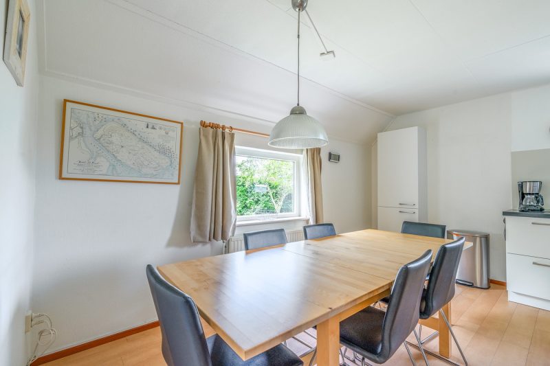 6 Kamperfoelie 67 Texel - Eettafel