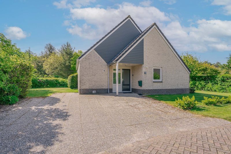 12 Kamperfoelie 85 Texel - Tuin (2)