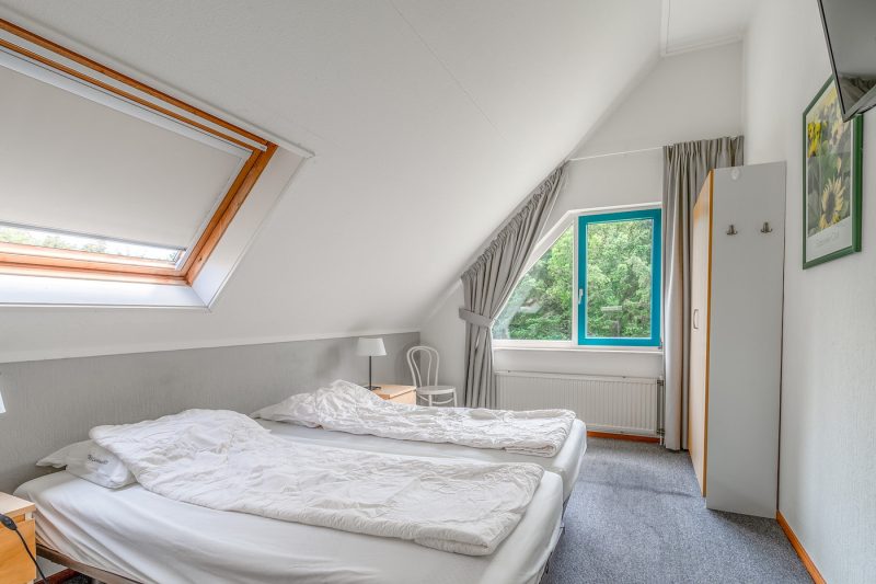 8 Kamperfoelie 85 Texel - slaapkamer (2)